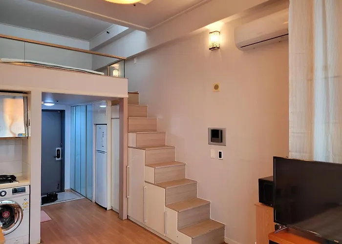 Travel House *