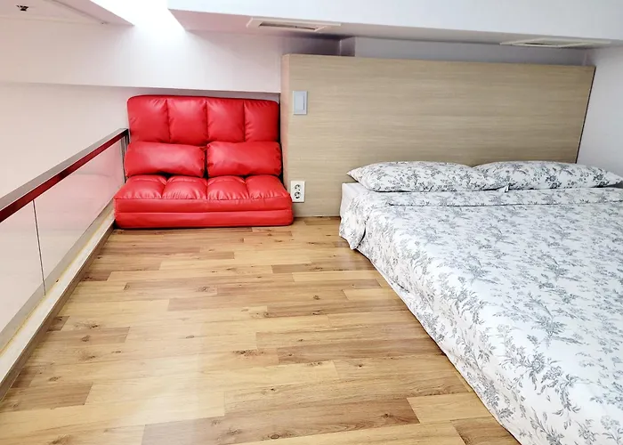 Travel House *