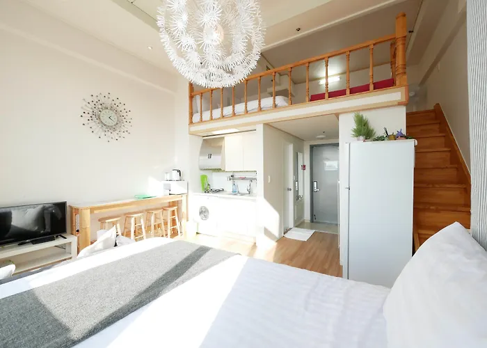 Travel House *